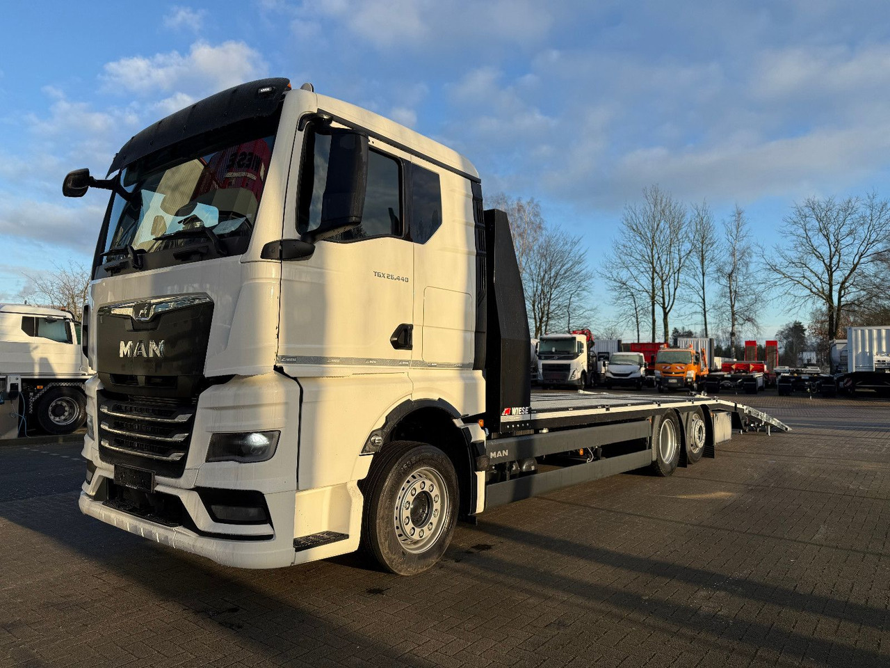 MAN Baumaschinen-  Arbeitsbühnentransporter Rampen - Kamion sa tovarnim sandukom: slika 5 MAN Baumaschinen-  Arbeitsbühnentransporter Rampen - Kamion sa tovarnim sandukom: slika 5