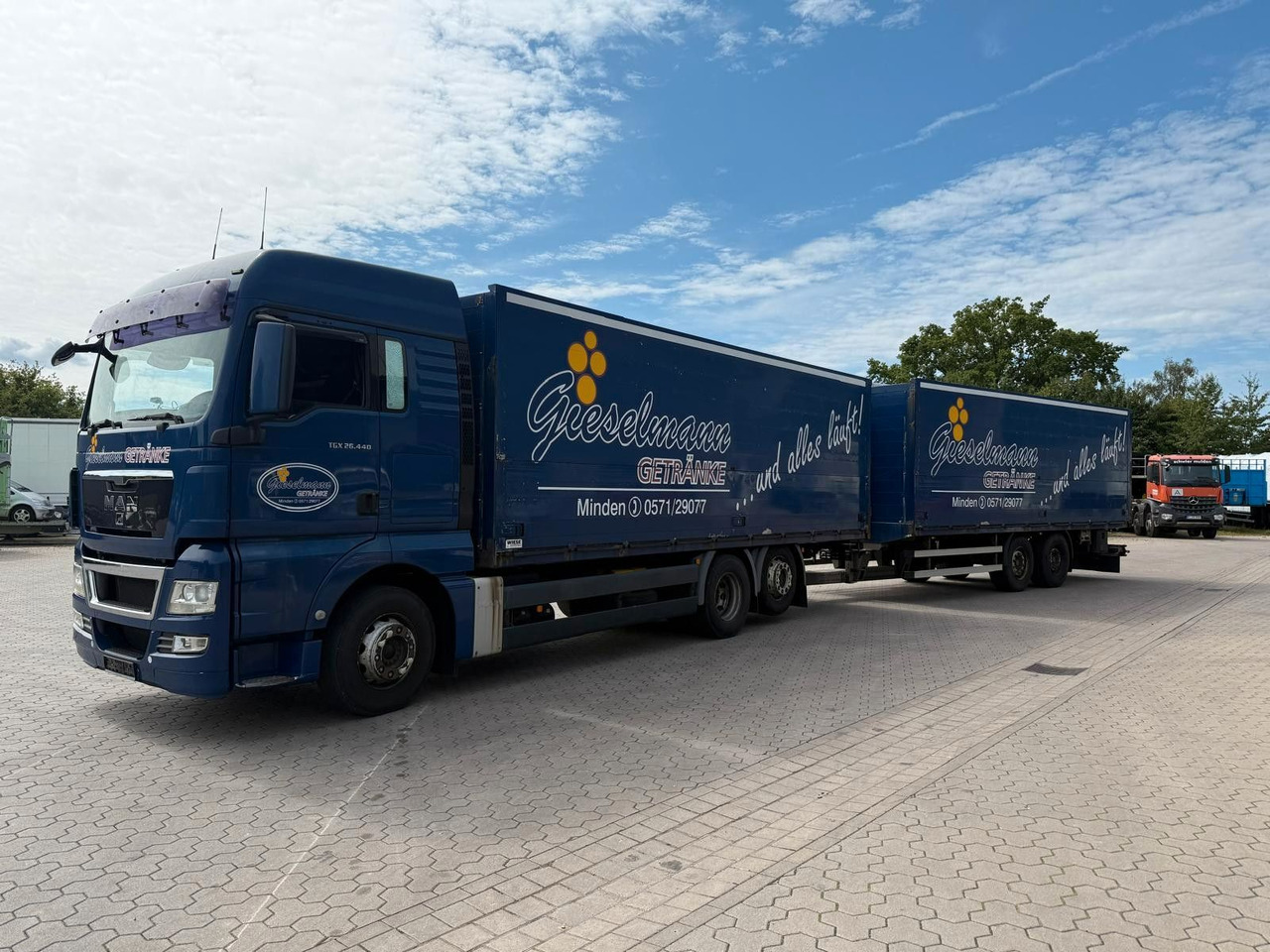MAN TGA mit Kofferaufbau/Getränkeaufbau + Anhänger - Kamion za prevoz boca: slika 2 MAN TGA mit Kofferaufbau/Getränkeaufbau + Anhänger - Kamion za prevoz boca: slika 2