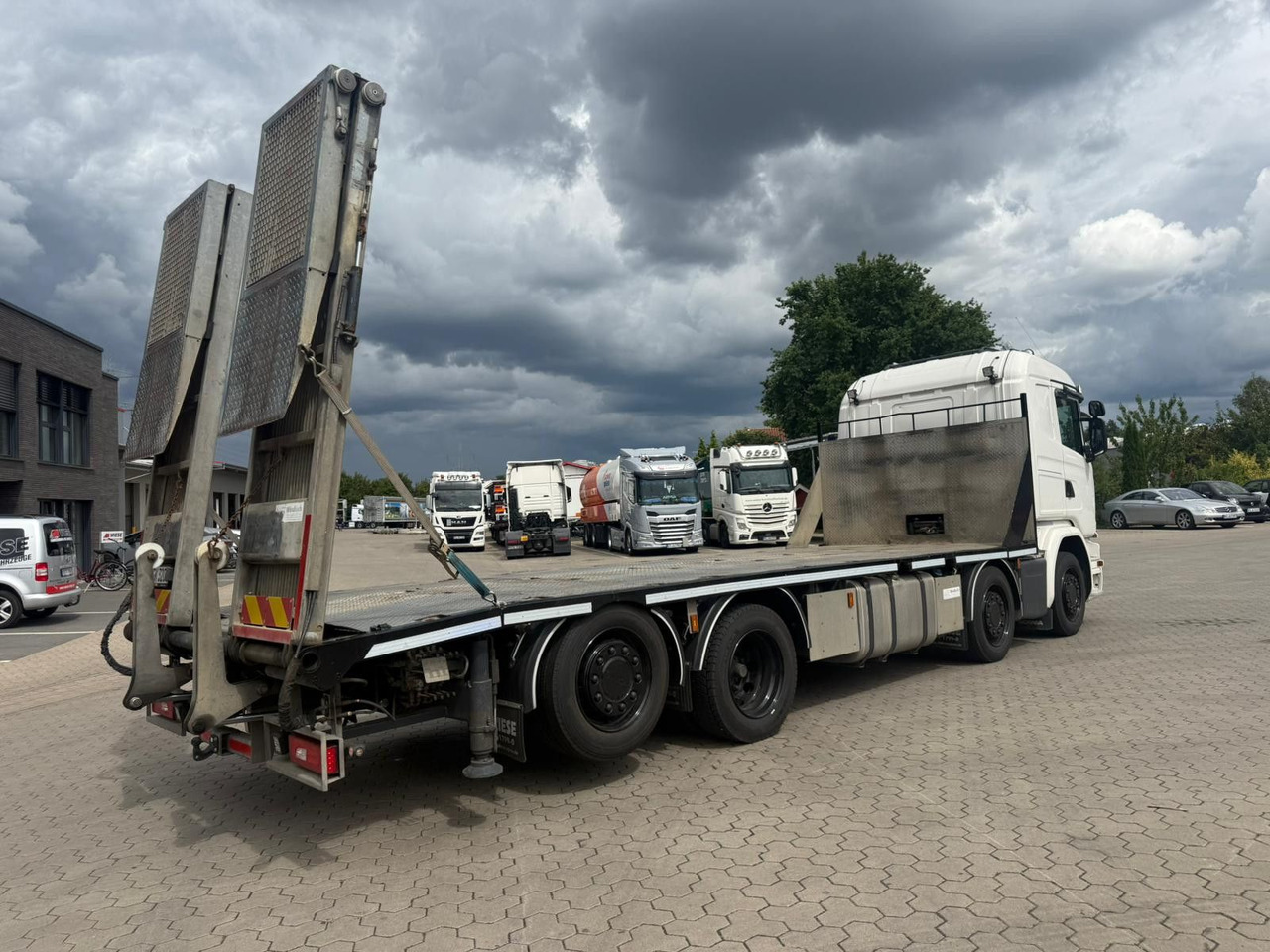 Scania G450 Baumaschinentransporter mit Rampen - Kamion za prevoz automobila: slika 4 Scania G450 Baumaschinentransporter mit Rampen - Kamion za prevoz automobila: slika 4