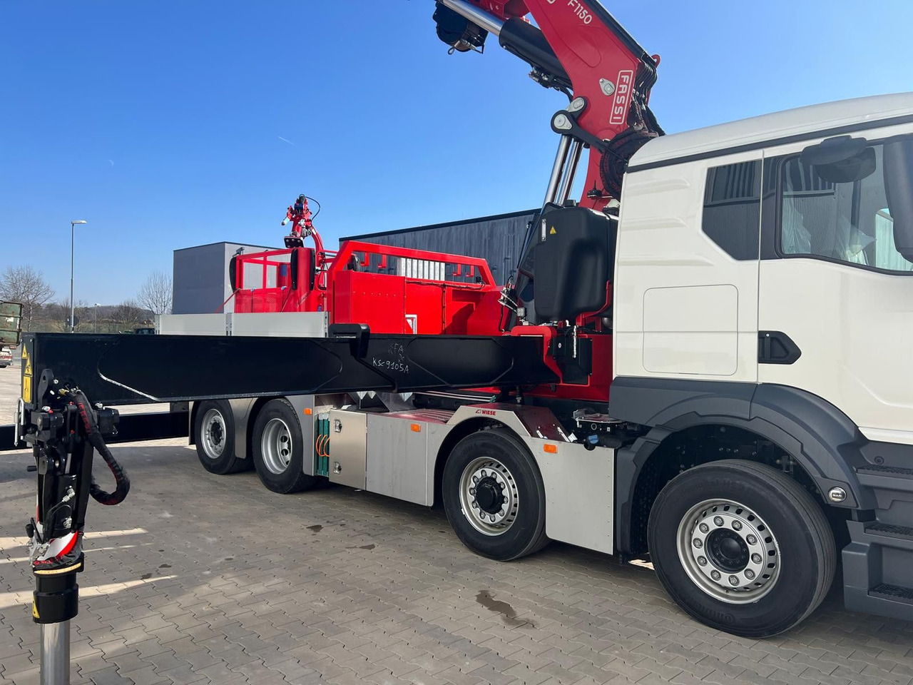 MAN 8x4 Hydro mit F1150 inkl Jib und Winde Korb - Tegljač: slika 3 MAN 8x4 Hydro mit F1150 inkl Jib und Winde Korb - Tegljač: slika 3