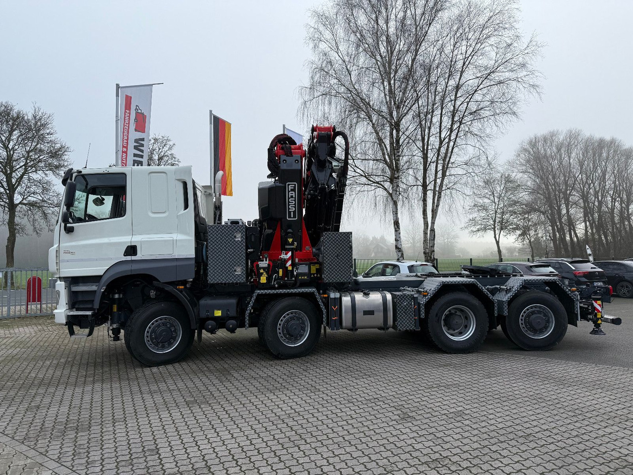 Tatra 41.500 Phoenix 8x8 mit Fassi F710 Ladekran - Tegljač: slika 2 Tatra 41.500 Phoenix 8x8 mit Fassi F710 Ladekran - Tegljač: slika 2