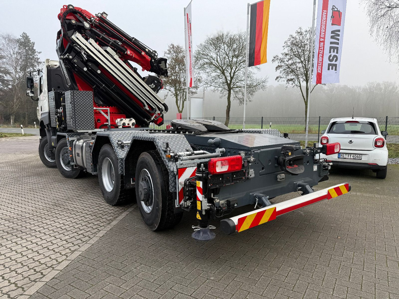 Tatra 41.500 Phoenix 8x8 mit Fassi F710 Ladekran - Tegljač: slika 1 Tatra 41.500 Phoenix 8x8 mit Fassi F710 Ladekran - Tegljač: slika 1