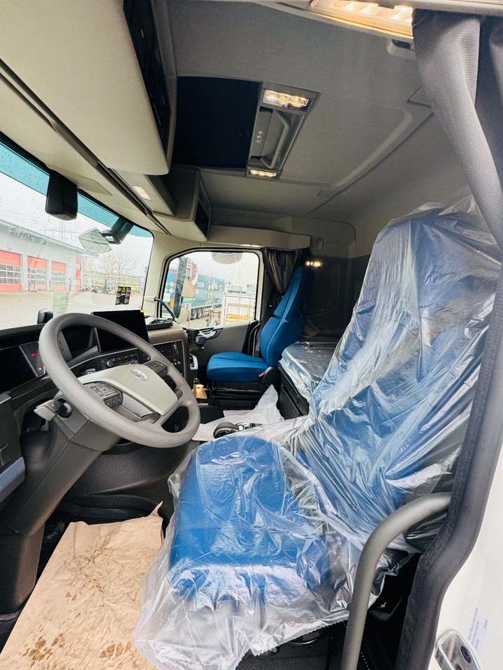 Volvo FH 500 8x4 Kran F710 RA2.27 Jib & Winde Sofort - Tegljač: slika 5 Volvo FH 500 8x4 Kran F710 RA2.27 Jib & Winde Sofort - Tegljač: slika 5