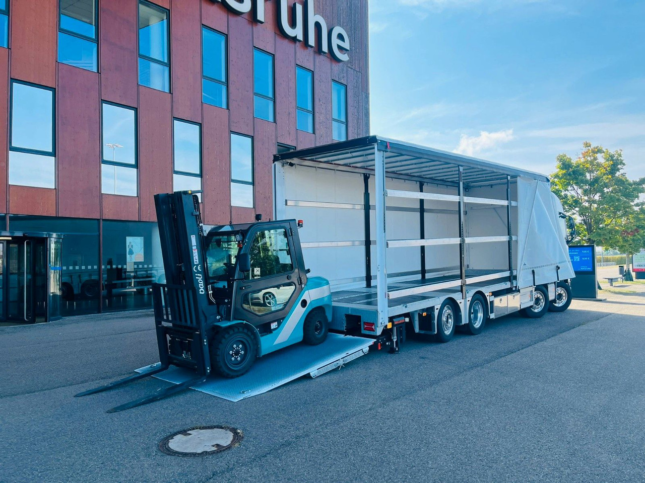 Volvo FH 500 Gabelstaplertransporter LBW Dhollandia 9t - Kamion sa ceradom: slika 1 Volvo FH 500 Gabelstaplertransporter LBW Dhollandia 9t - Kamion sa ceradom: slika 1