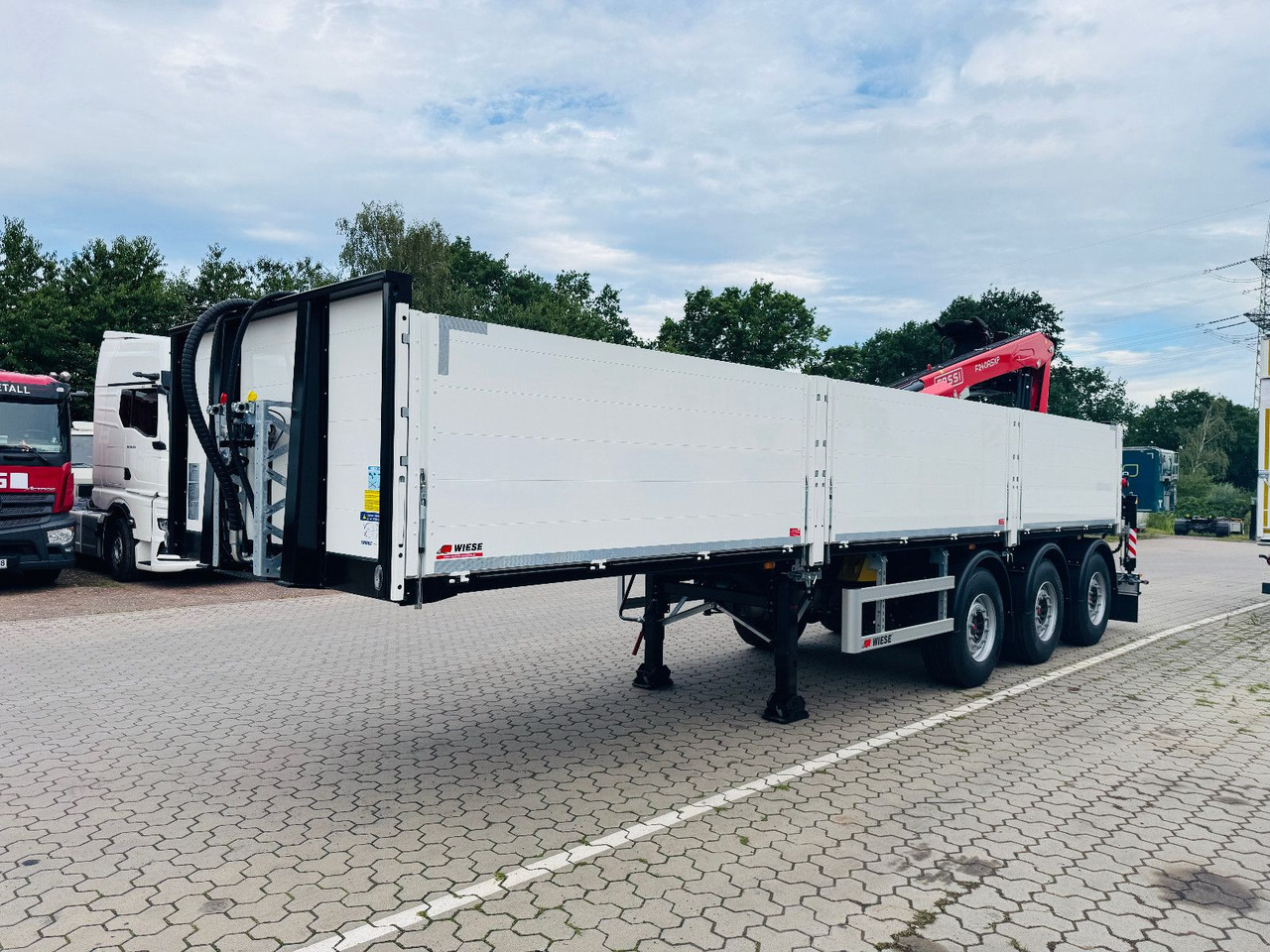 Wiese Baustoffauflieger - Heckkran Kran Fassi - Plato poluprikolica: slika 2 Wiese Baustoffauflieger - Heckkran Kran Fassi - Plato poluprikolica: slika 2
