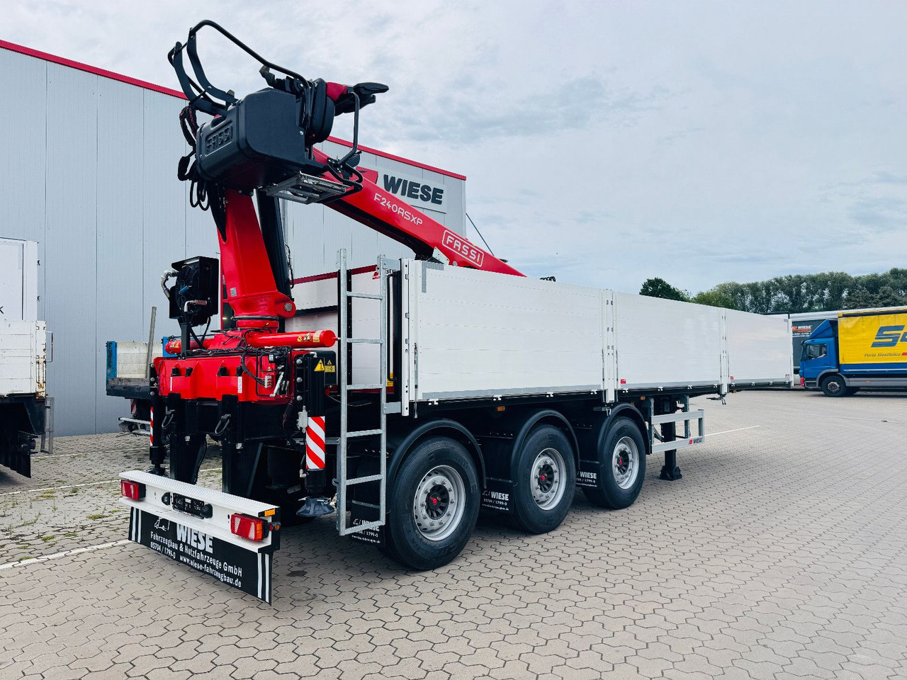 Wiese Baustoffauflieger - Heckkran Kran Fassi - Plato poluprikolica: slika 5 Wiese Baustoffauflieger - Heckkran Kran Fassi - Plato poluprikolica: slika 5