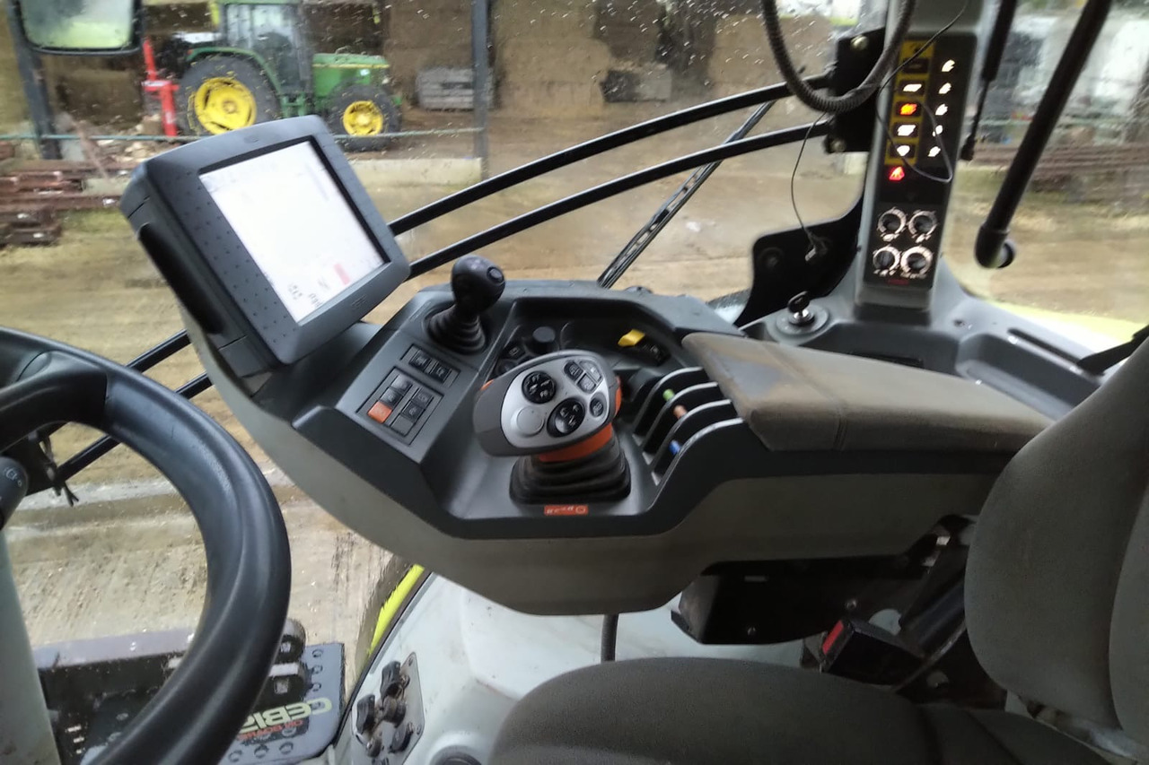 CLAAS AXION 850 - Traktor: slika 2 CLAAS AXION 850 - Traktor: slika 2