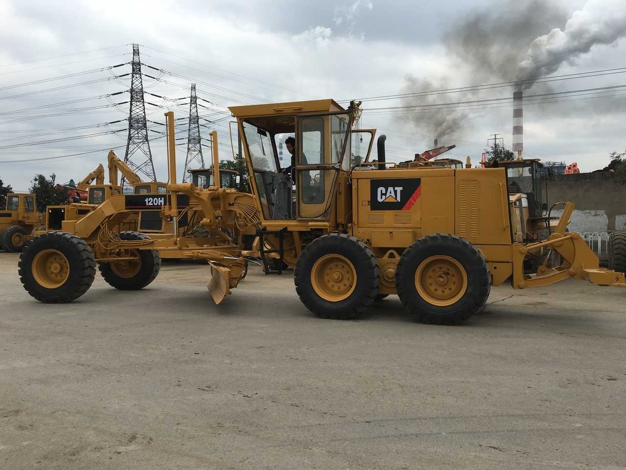 CATERPILLAR 120H - Grejder: slika 1 CATERPILLAR 120H - Grejder: slika 1