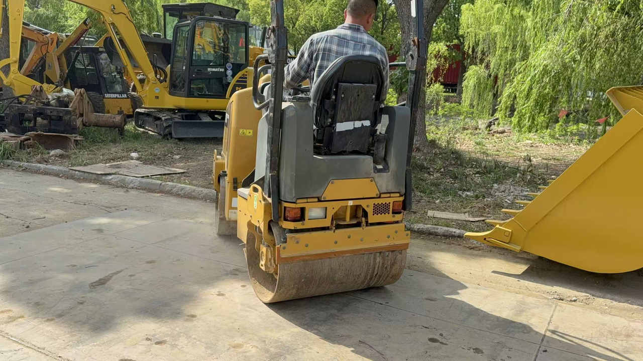 CATERPILLAR CB14B - Valjak: slika 2 CATERPILLAR CB14B - Valjak: slika 2