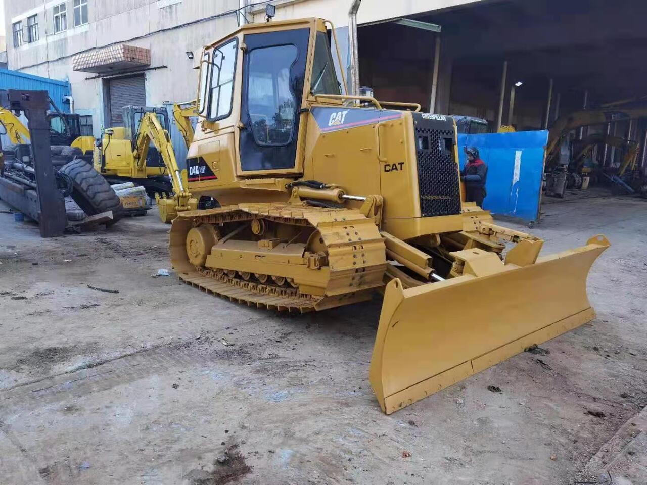 CATERPILLAR D4G - Buldožer: slika 2 CATERPILLAR D4G - Buldožer: slika 2