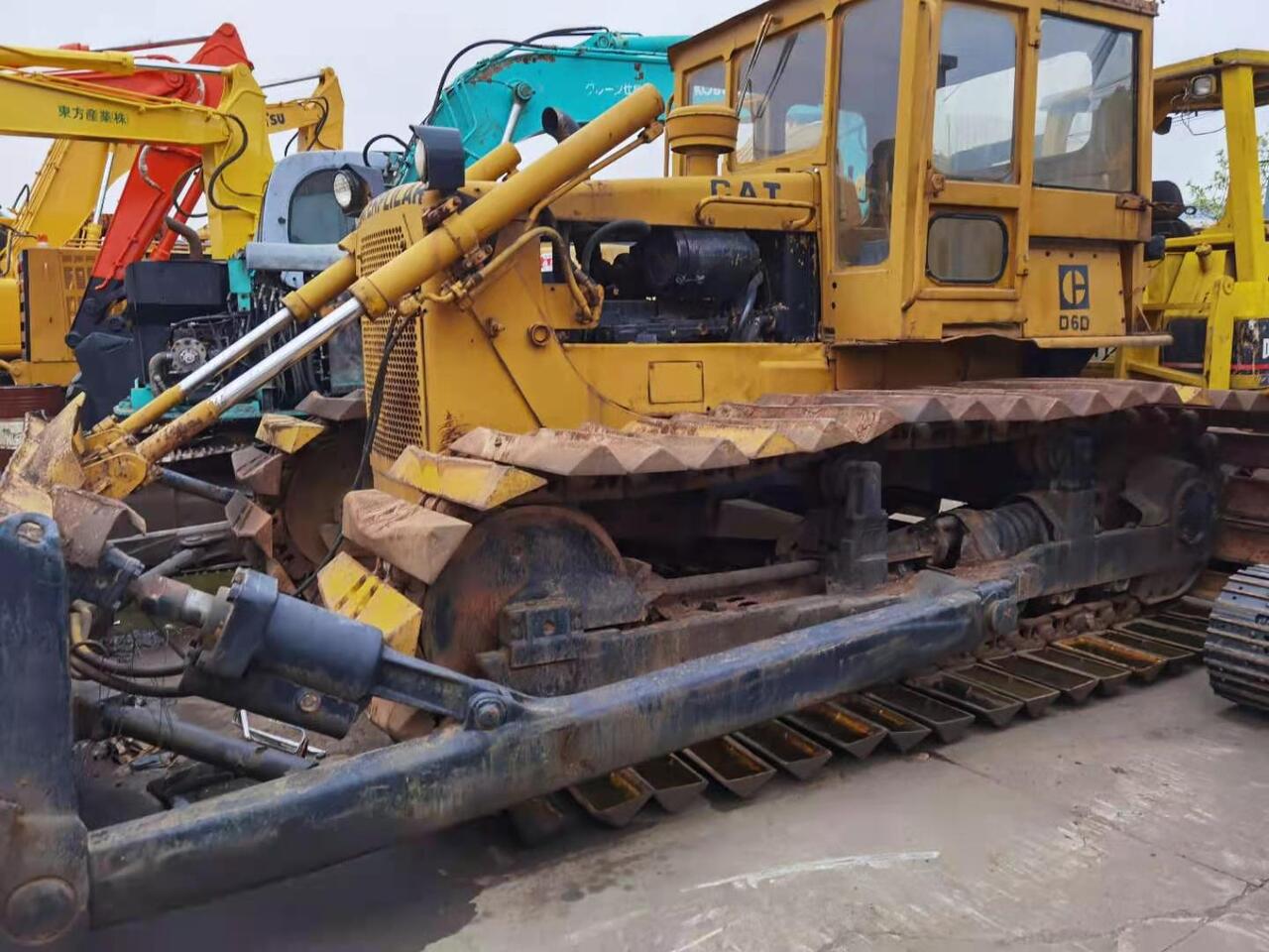 CATERPILLAR D6D - Buldožer: slika 2 CATERPILLAR D6D - Buldožer: slika 2
