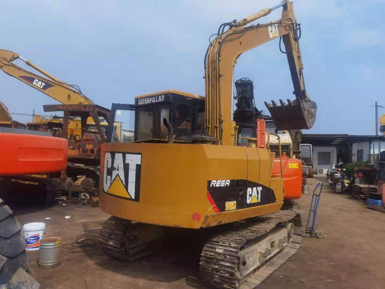 CATERPILLAR E70B - Bager guseničar: slika 3 CATERPILLAR E70B - Bager guseničar: slika 3