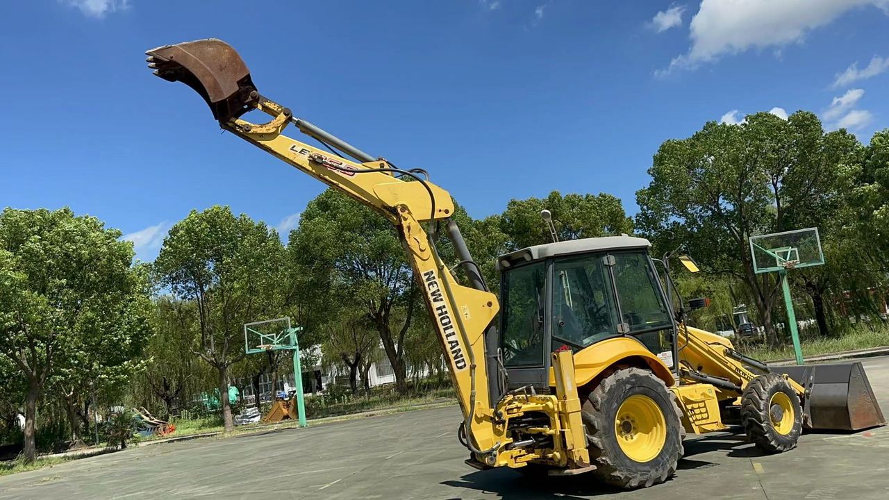 CNH LB95B-4PT - Bager utovarivač: slika 2 CNH LB95B-4PT - Bager utovarivač: slika 2