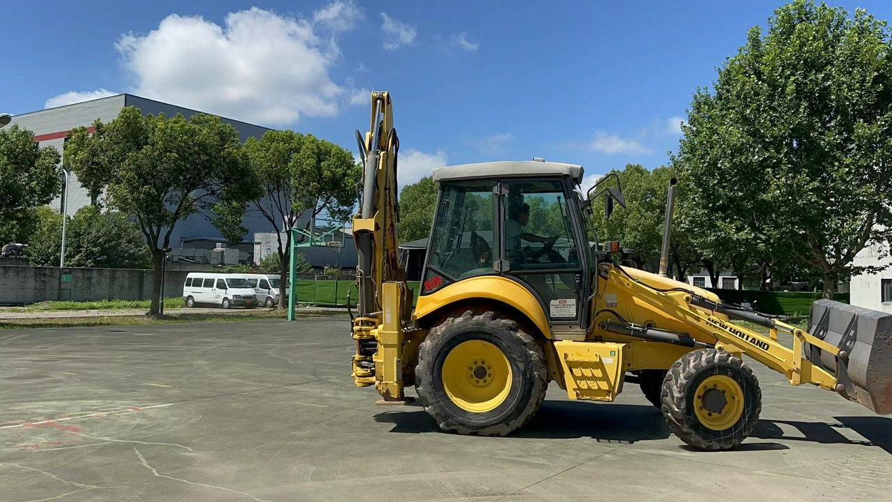 CNH LB95B-4PT - Bager utovarivač: slika 4 CNH LB95B-4PT - Bager utovarivač: slika 4