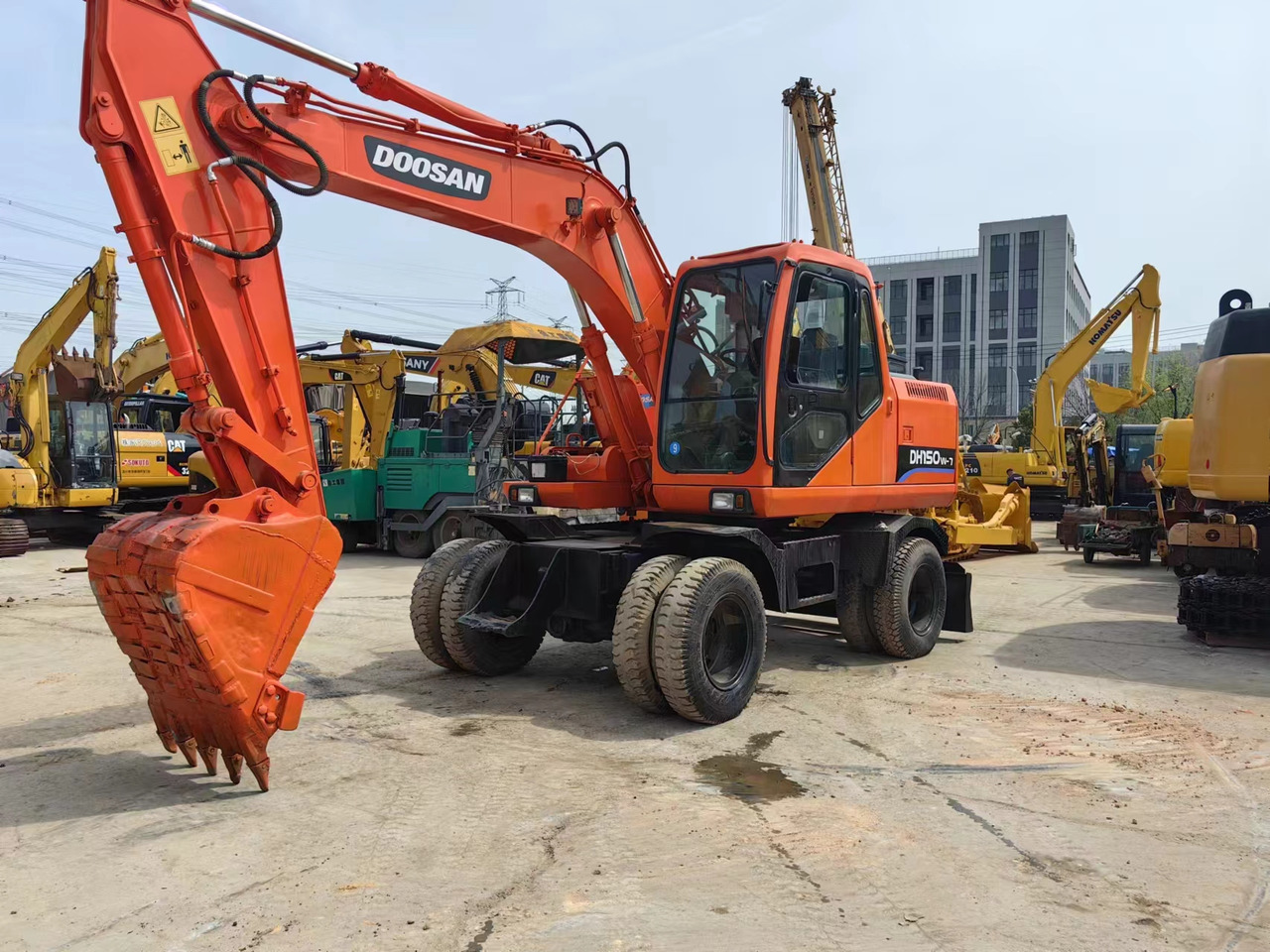 DOOSAN DH150W-7 - Bager točkaš: slika 1 DOOSAN DH150W-7 - Bager točkaš: slika 1