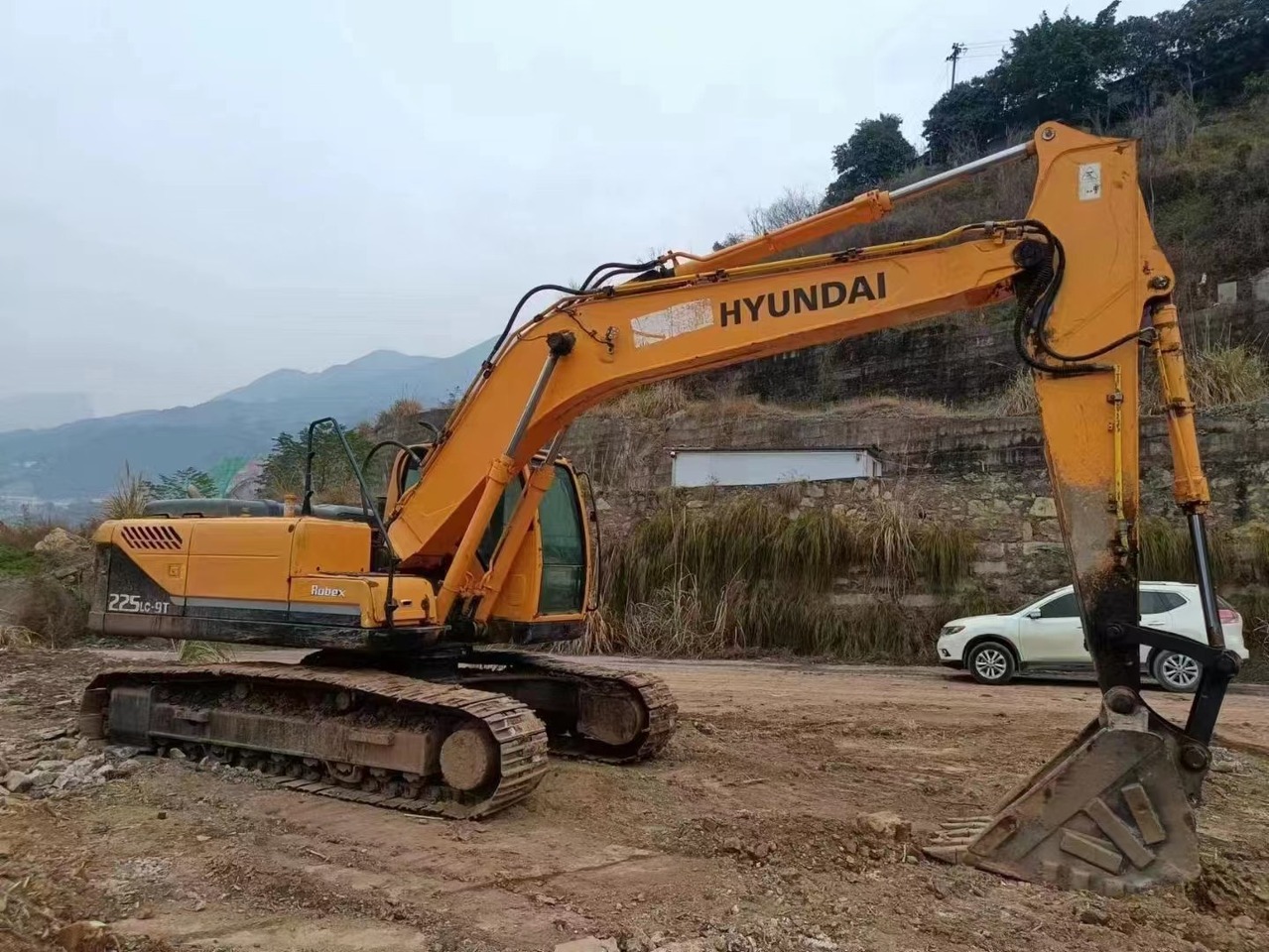 HYUNDAI 225LC-9T - Bager guseničar: slika 2 HYUNDAI 225LC-9T - Bager guseničar: slika 2