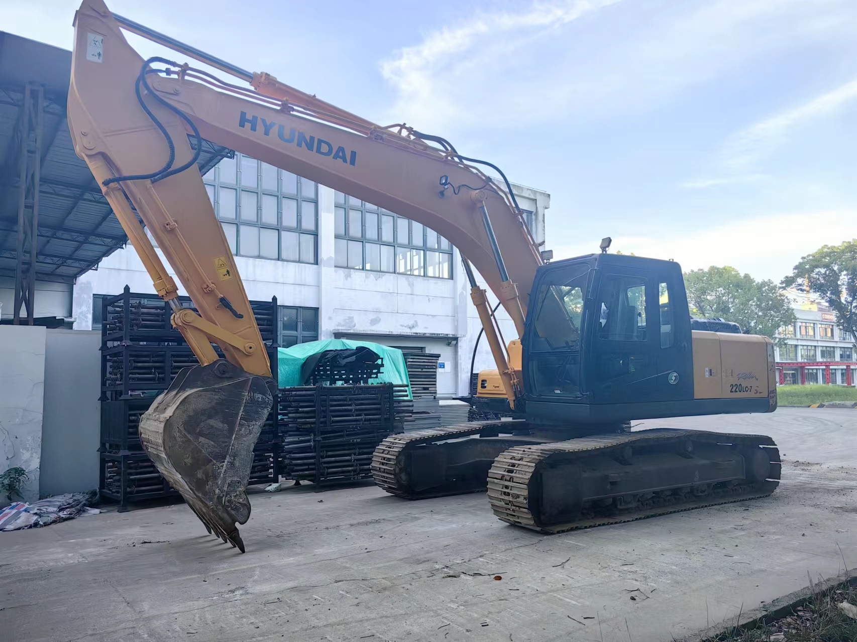HYUNDAI R220LC-7 - Bager: slika 1 HYUNDAI R220LC-7 - Bager: slika 1