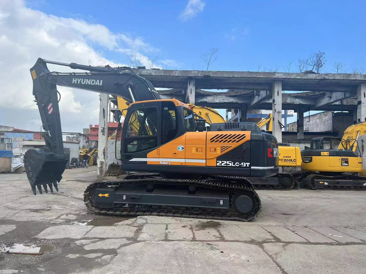 Hyundai R225LC-9T - Bager guseničar: slika 1 Hyundai R225LC-9T - Bager guseničar: slika 1