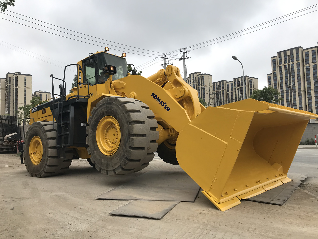 KOMATSU WA600-3 - Utovarivač točkaš: slika 2 KOMATSU WA600-3 - Utovarivač točkaš: slika 2