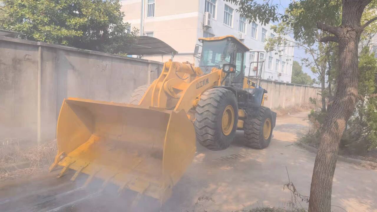 SEM 660D - Utovarivač točkaš: slika 3 SEM 660D - Utovarivač točkaš: slika 3