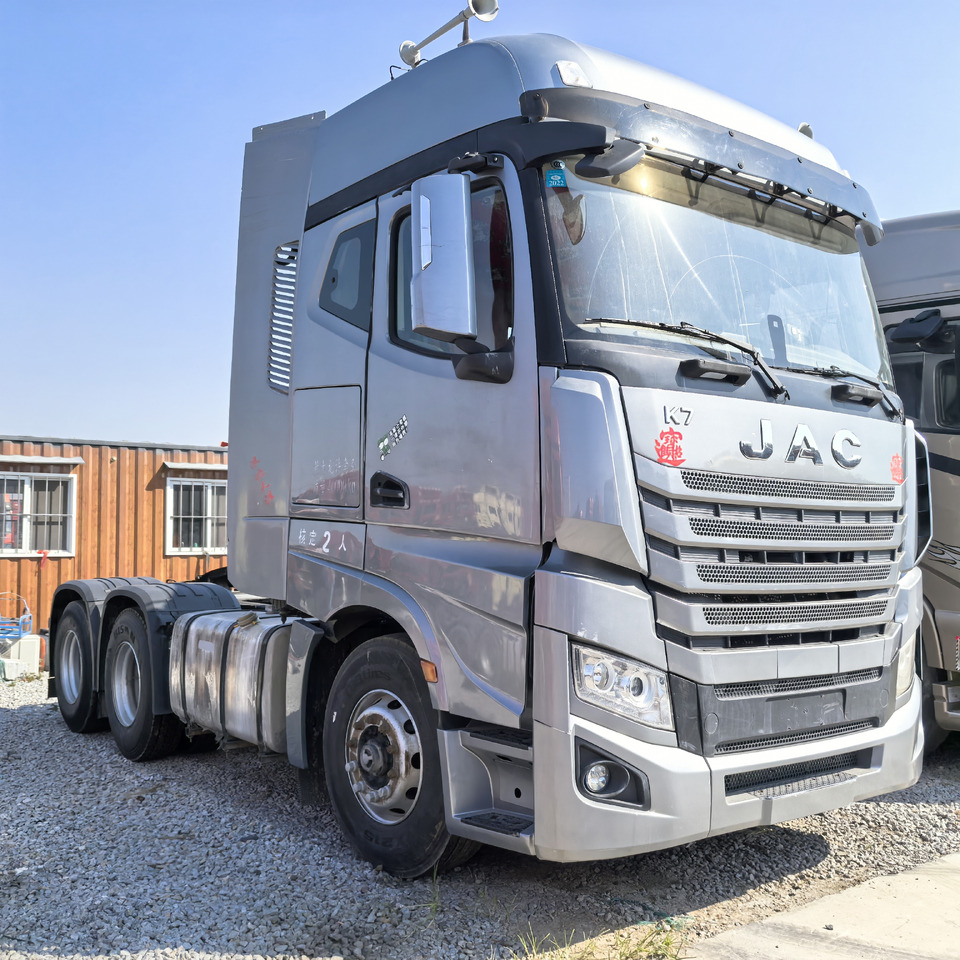 JAC 6x4 K7 - Tegljač: slika 2 JAC 6x4 K7 - Tegljač: slika 2