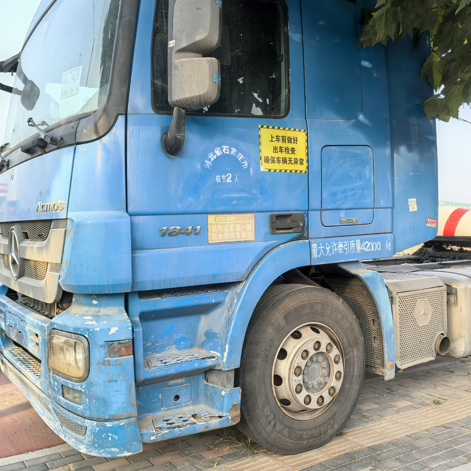 Mercedes-Benz 4x2-1841 - Tegljač: slika 2 Mercedes-Benz 4x2-1841 - Tegljač: slika 2