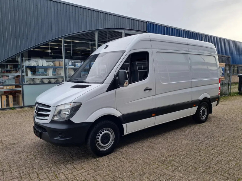 Mercedes-Benz Sprinter 314 CDI/ L2H2/ Aut./ Airco/ Camera/ Navi - Furgon: slika 4 Mercedes-Benz Sprinter 314 CDI/ L2H2/ Aut./ Airco/ Camera/ Navi - Furgon: slika 4