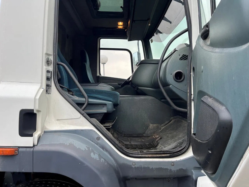 DAF CF 85.430 EURO 3 8X2 CHASSIS - Kamion sa golom šasijom i zatvorenom kabinom: slika 5 DAF CF 85.430 EURO 3 8X2 CHASSIS - Kamion sa golom šasijom i zatvorenom kabinom: slika 5