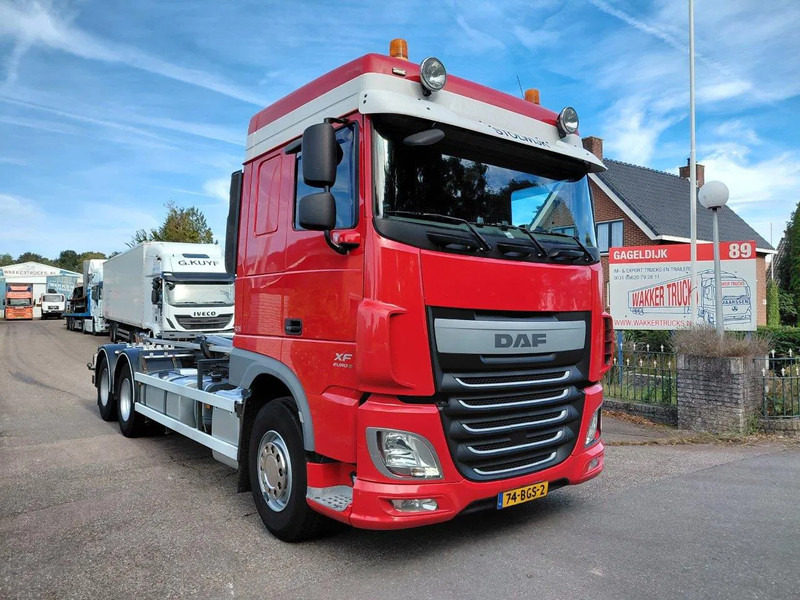 DAF XF 460 Manuel Gearbox 6x2 Container Truck - Kamion sa hidrauličnom kukom: slika 2 DAF XF 460 Manuel Gearbox 6x2 Container Truck - Kamion sa hidrauličnom kukom: slika 2