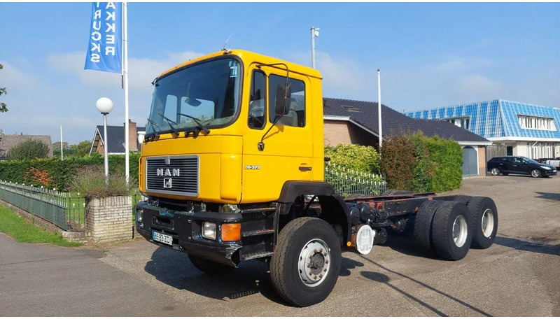 MAN 26.372 MANUAL ZF GEARBOX STEEL SUSPENSION 6X4 - Kamion sa golom šasijom i zatvorenom kabinom: slika 1 MAN 26.372 MANUAL ZF GEARBOX STEEL SUSPENSION 6X4 - Kamion sa golom šasijom i zatvorenom kabinom: slika 1