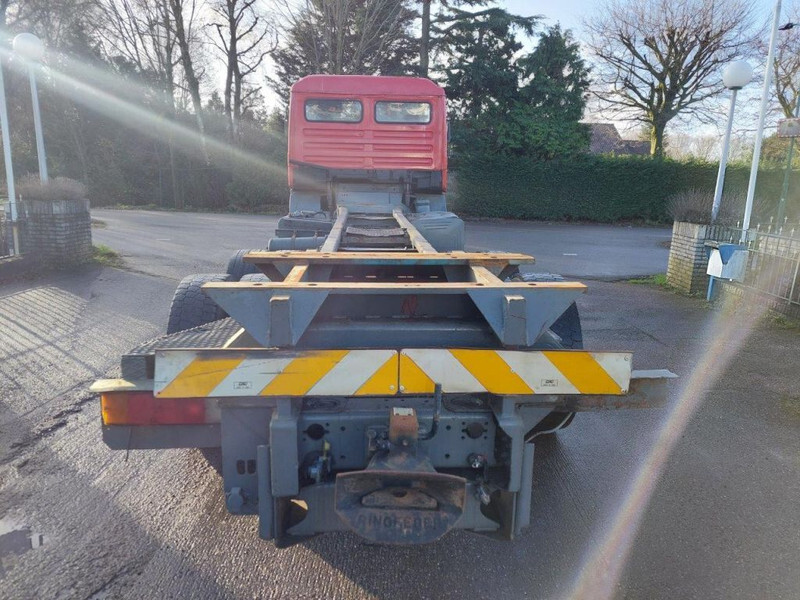 Kamion sa golom šasijom i zatvorenom kabinom MAN 26.463 6X4 CHASSIS: slika 6