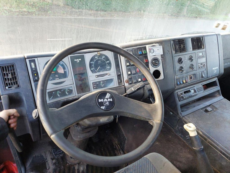 Kamion sa golom šasijom i zatvorenom kabinom MAN 26.463 6X4 CHASSIS: slika 7