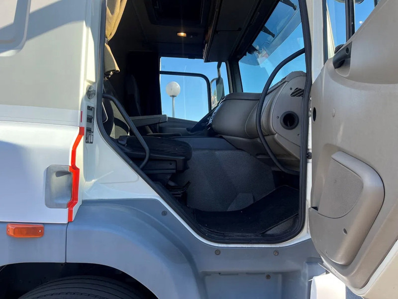DAF CF 85 360 LOW MILEAGE HOLLAND TRUCK PERFECT CONDITION - Tegljač: slika 4 DAF CF 85 360 LOW MILEAGE HOLLAND TRUCK PERFECT CONDITION - Tegljač: slika 4