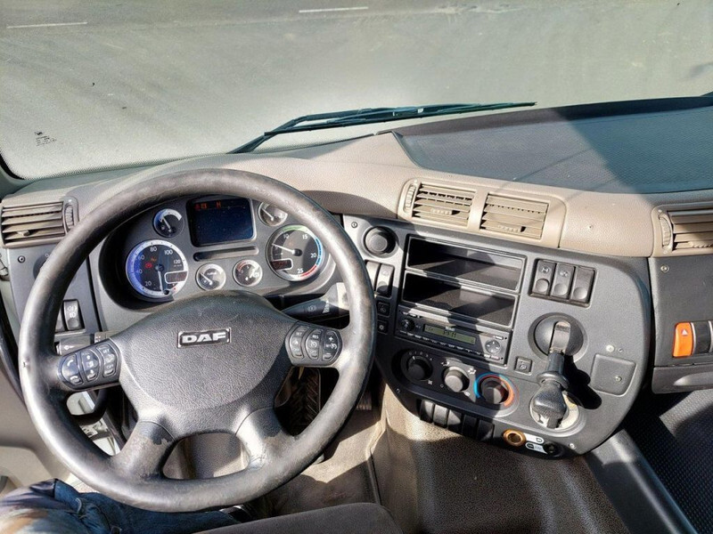 Interior photo 3: Tegljač DAF CF 85.460 4x2 Retarder Interior photo 3: Tegljač DAF CF 85.460 4x2 Retarder