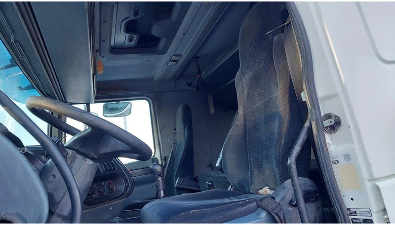 Tegljač DAF XF 95.430 EURO 2 MANUAL GEARBOX: slika 7