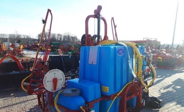 BIARZDKI Opryskiwacz zawieszany 1000 l / 15 - Prskalica montirana na traktor: slika 1 BIARZDKI Opryskiwacz zawieszany 1000 l / 15 - Prskalica montirana na traktor: slika 1