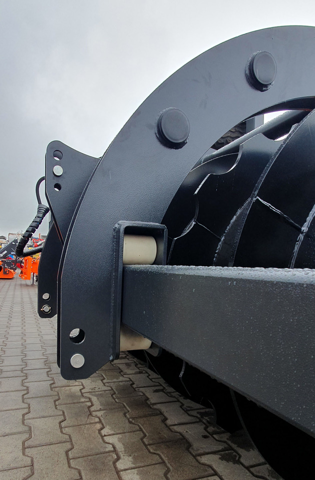 METAL-TECHNIK Wał Pryzmowy MT2 z dociskiem - Valjak za poljoprivredu: slika 2 METAL-TECHNIK Wał Pryzmowy MT2 z dociskiem - Valjak za poljoprivredu: slika 2