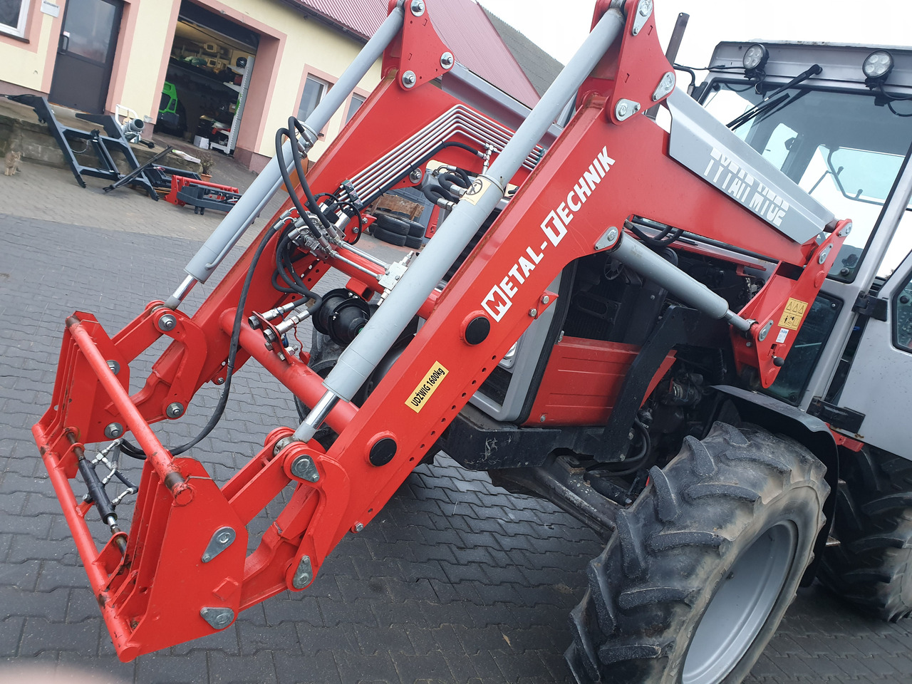 Metal-Technik Ładowacz czołowy do ZETOR 90, 100, 110. - Poljoprivredna mašina: slika 1 Metal-Technik Ładowacz czołowy do ZETOR 90, 100, 110. - Poljoprivredna mašina: slika 1