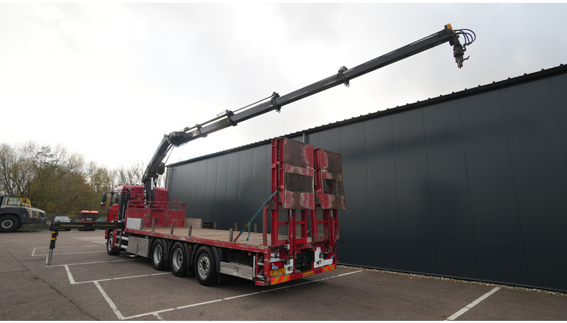MAN TGA 35.400 8X4 MACHINE/CAR TRANSPORT WITH HIAB 244 EP-4 HI-DUO CRANE 364.000KM - Kamion sa dizalicom: slika 3 MAN TGA 35.400 8X4 MACHINE/CAR TRANSPORT WITH HIAB 244 EP-4 HI-DUO CRANE 364.000KM - Kamion sa dizalicom: slika 3