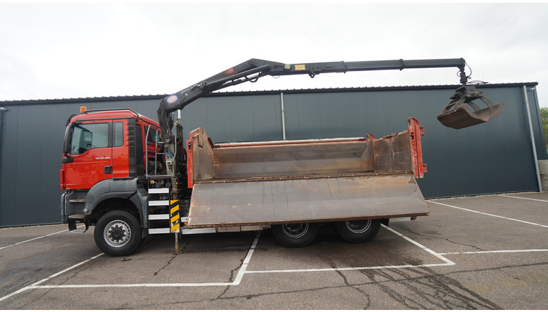 MAN TGS 28.400 6X6 2 SIDE TIPPER WITH HMF 1643 CRANE 376.400KM - Kamion sa dizalicom: slika 2 MAN TGS 28.400 6X6 2 SIDE TIPPER WITH HMF 1643 CRANE 376.400KM - Kamion sa dizalicom: slika 2