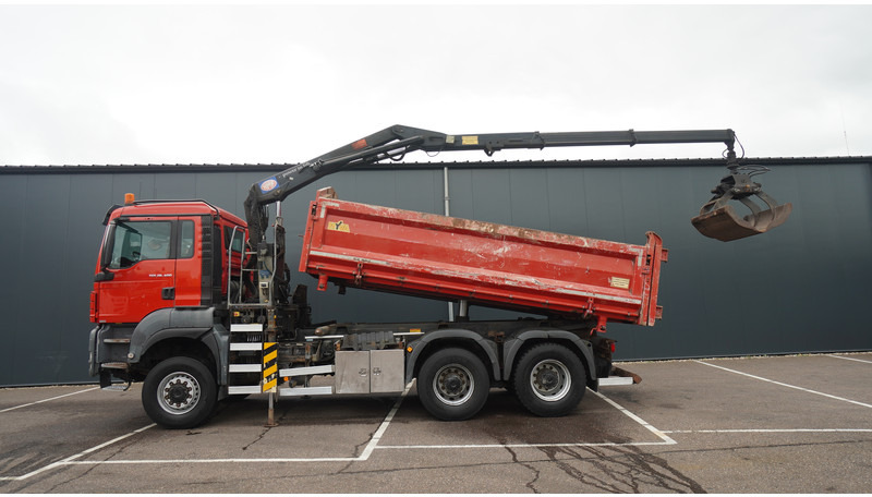 MAN TGS 28.400 6X6 2 SIDE TIPPER WITH HMF 1643 CRANE 376.400KM - Kamion sa dizalicom: slika 1 MAN TGS 28.400 6X6 2 SIDE TIPPER WITH HMF 1643 CRANE 376.400KM - Kamion sa dizalicom: slika 1