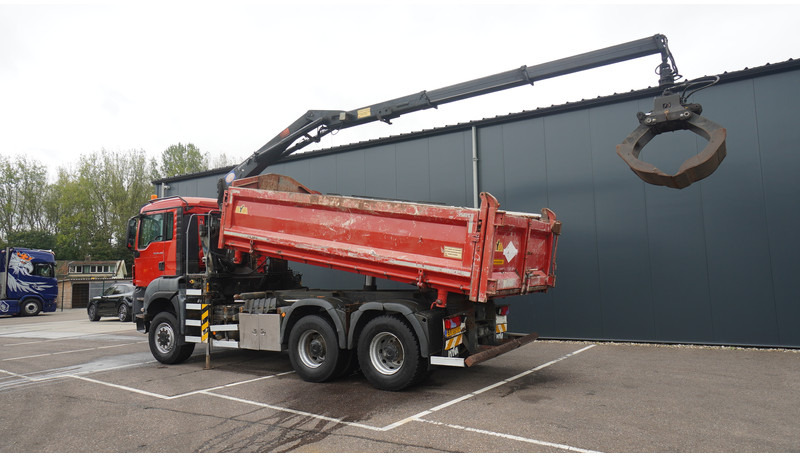 MAN TGS 28.400 6X6 2 SIDE TIPPER WITH HMF 1643 CRANE 376.400KM - Kamion sa dizalicom: slika 4 MAN TGS 28.400 6X6 2 SIDE TIPPER WITH HMF 1643 CRANE 376.400KM - Kamion sa dizalicom: slika 4