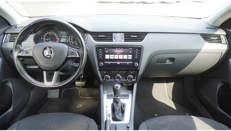 Škoda Octavia COMBI 1.6TDI DSG 85KW GREENTECH AMBITION BUSINESS - Minibus, Putnički kombi: slika 5 Škoda Octavia COMBI 1.6TDI DSG 85KW GREENTECH AMBITION BUSINESS - Minibus, Putnički kombi: slika 5