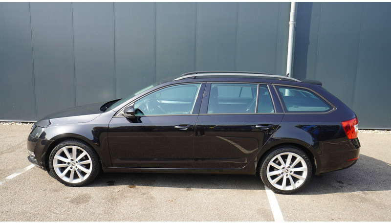 Škoda Octavia COMBI 1.6TDI DSG 85KW GREENTECH AMBITION BUSINESS - Minibus, Putnički kombi: slika 1 Škoda Octavia COMBI 1.6TDI DSG 85KW GREENTECH AMBITION BUSINESS - Minibus, Putnički kombi: slika 1