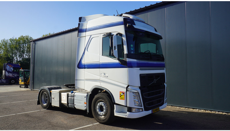 Volvo FH 420 EURO 6 GLOBETROTTER WITH TRS - Tegljač: slika 4 Volvo FH 420 EURO 6 GLOBETROTTER WITH TRS - Tegljač: slika 4