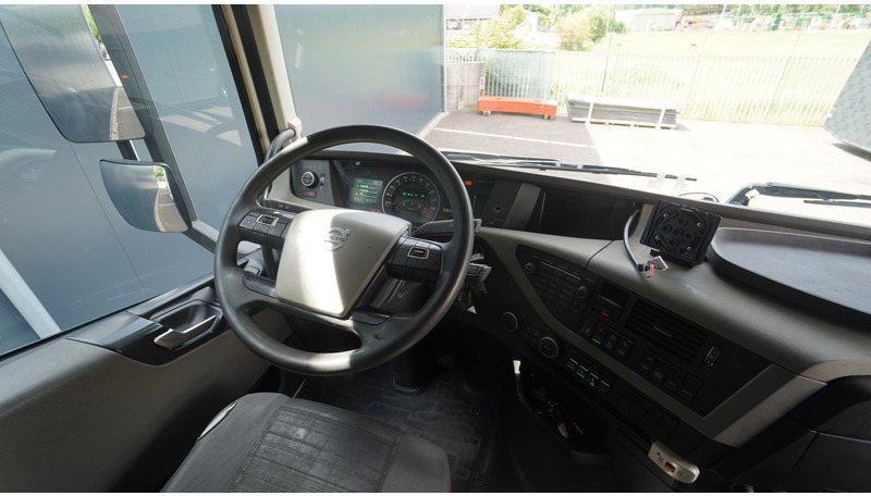 Volvo FH 460 8X2 20 FT CONTAINER TRANSPORT TRUCK - Kamion za prevoz kontejnera/ Kamion sa promenjivim sandukom: slika 5 Volvo FH 460 8X2 20 FT CONTAINER TRANSPORT TRUCK - Kamion za prevoz kontejnera/ Kamion sa promenjivim sandukom: slika 5