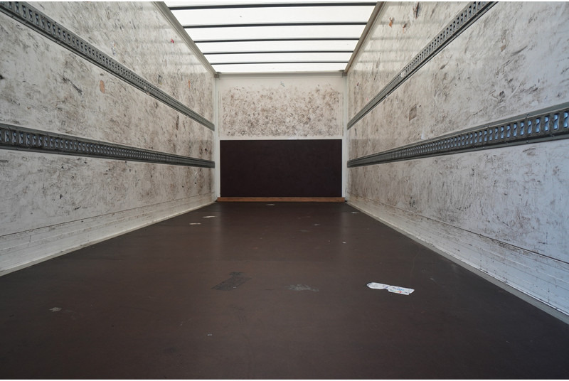 Volvo FL 210 CLOSED BOX 665.200KM - Kamion sa zatvorenim sandukom: slika 5 Volvo FL 210 CLOSED BOX 665.200KM - Kamion sa zatvorenim sandukom: slika 5