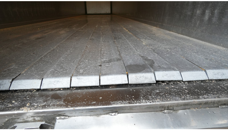 Kraker 3 AXLE WALKING FLOOR TRAILER - Poluprikolica sa pokretnim podom: slika 5 Kraker 3 AXLE WALKING FLOOR TRAILER - Poluprikolica sa pokretnim podom: slika 5