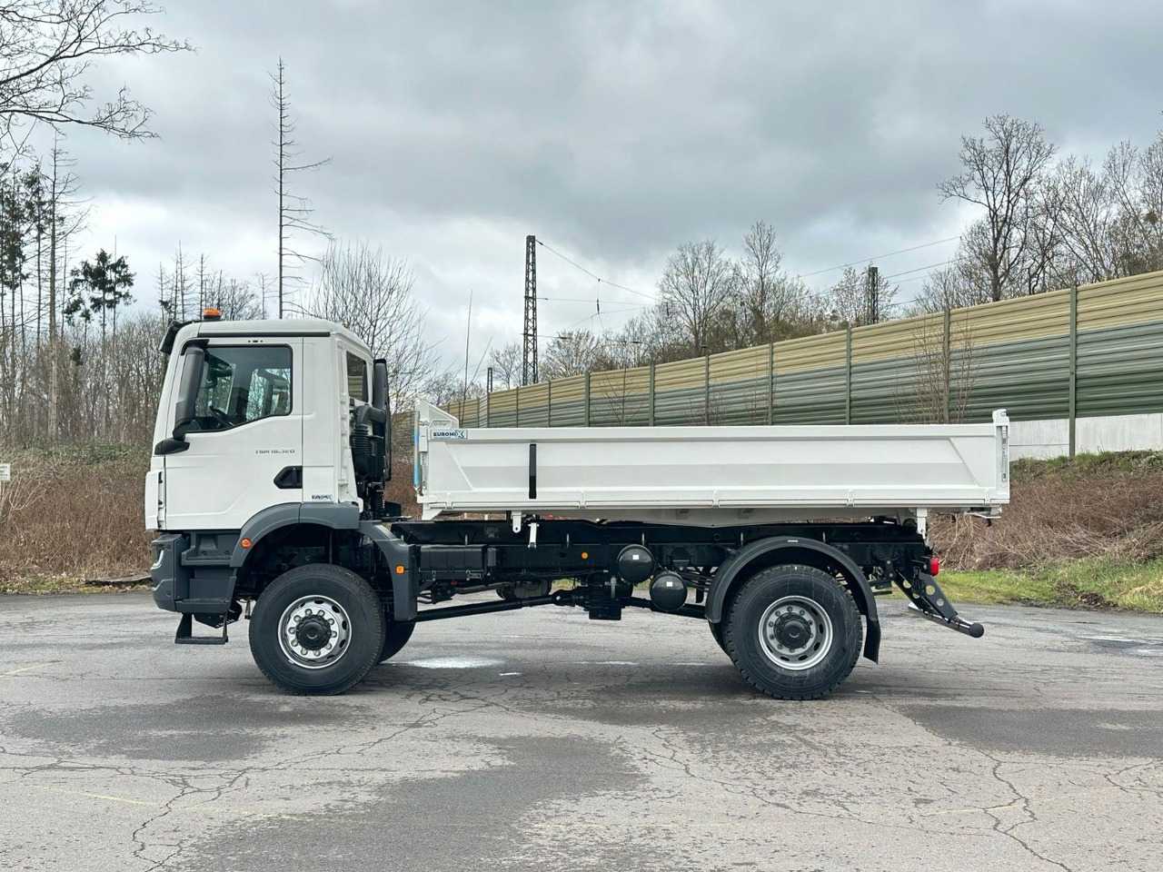 MAN TGM 18.320 4X4 Euro 6e Euromix 3-Seiten-Kipper - Istovarivač: slika 4 MAN TGM 18.320 4X4 Euro 6e Euromix 3-Seiten-Kipper - Istovarivač: slika 4