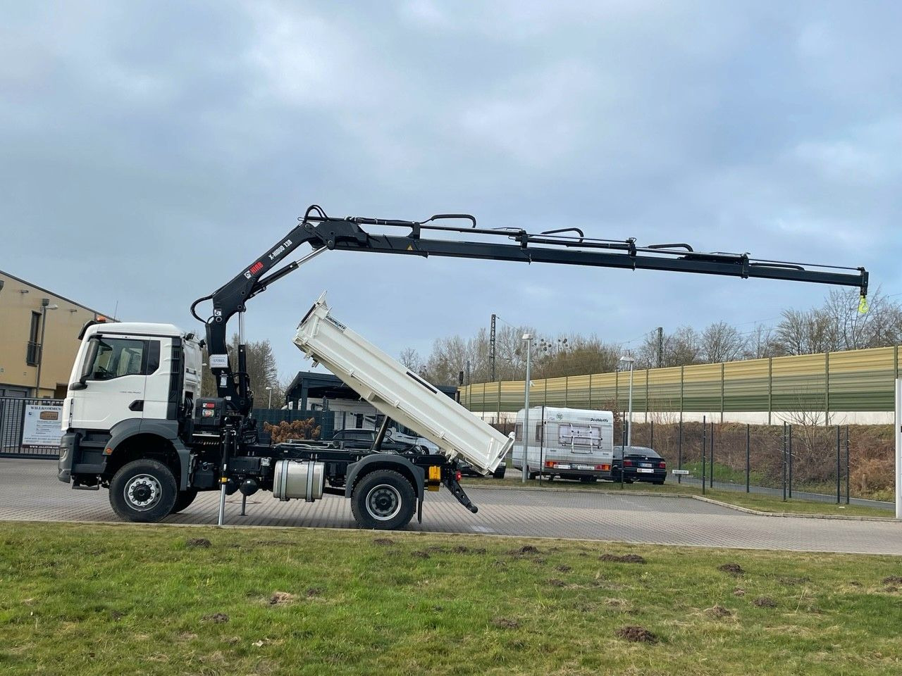 MAN TGS 18.400 TG3 4x4 Euro6e Hiab X-HiDuo 138DS-4 - Istovarivač, Kamion sa dizalicom: slika 2 MAN TGS 18.400 TG3 4x4 Euro6e Hiab X-HiDuo 138DS-4 - Istovarivač, Kamion sa dizalicom: slika 2